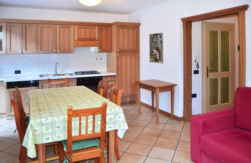 Pellizzano Apartment | Pet-Friendly Apartment in Pellizzano with Breakfast Included