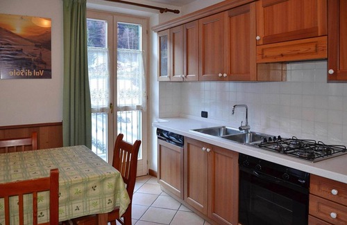 Pellizzano Apartment | Pet-Friendly Apartment in Pellizzano with Breakfast Included