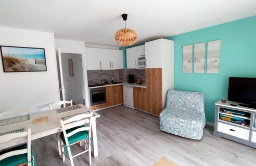 Arzon Apartment | Scenic Oceanfront Apartment in Port-Navalo - 10/10 Rated