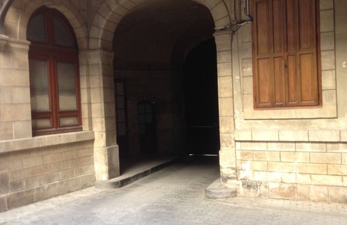Beziers City Centre Apartment | Stylish Apartment in Central Mansion with Parking Included