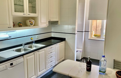 Gulpilhares Apartment | Stylish Apartment Steps from the Beach with Ocean View