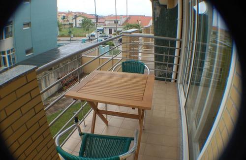 Gulpilhares Apartment | Stylish Apartment Steps from the Beach with Ocean View