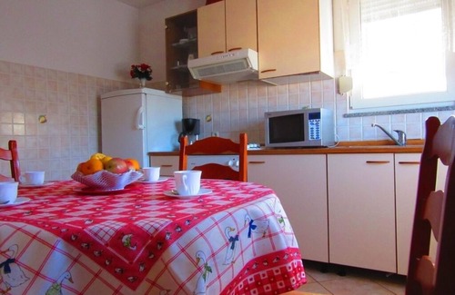 Vintijan Apartment | Comfortable Apartment in Pula with Terrace & Kitchen
