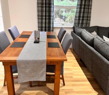 Inchmarlo Apartment | Family-Friendly Apartment in Queens Court, Banchory - Rated 9.3