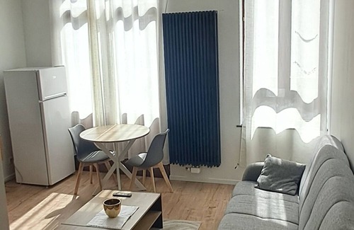 Saint-Laurent Apartment | Apartment in quiet street