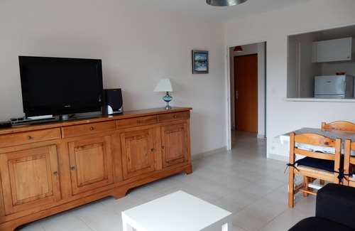 Saint-Marc-sur-Mer Apartment | Beachside Apartment with Garage and Ocean Views