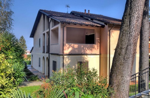 Carciano Apartment | Discover Green Paradise: Lake View, WIFI & Covered Terrace