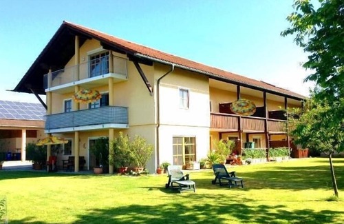 Hartkirchen Apartment | Rustic Country House Apartment: Guest Rated 9.8, Family-Friendly