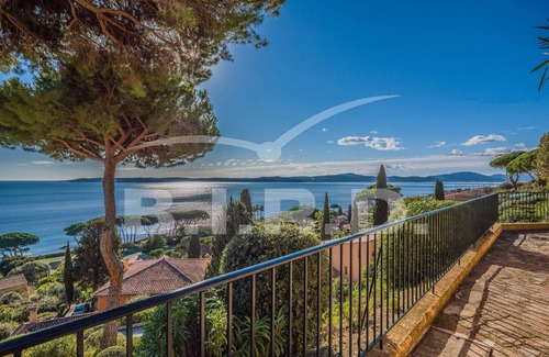 Sainte-Maxime Apartment | Elegant Apartment in Sainte-Maxime with Oceanfront Views