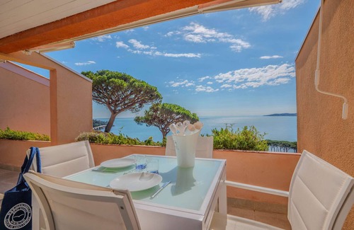 Sainte-Maxime Apartment | Elegant Apartment in Sainte-Maxime with Oceanfront Views