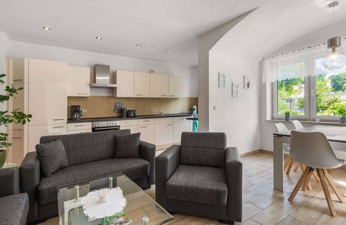 Sebnitz Apartment | Cozy Apartment in Sebnitz with Terrace and Breakfast