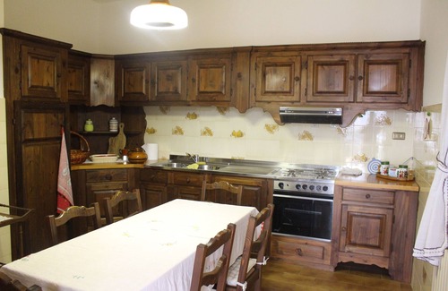 Artallo Apartment | Ideal Apartment in Semi-Detached Villa with Garden Retreat