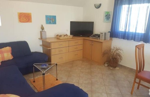 Slatine Apartment | Seaside Apartment in Slatine with Terrace and Ocean View
