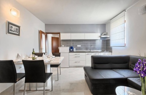 Stinjan Apartment | Seaside Apartment in Štinjan with Terrace and WiFi