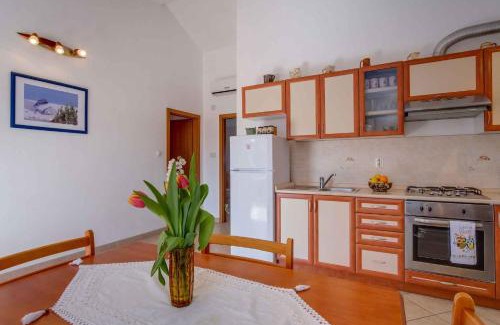 Sveti Jakov Apartment | Pet-Friendly Apartment in Stivan with Excellent Guest Rating