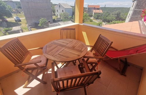 Sveti Jakov Apartment | Modern Apartment in Stivan with Terrace and Free WiFi