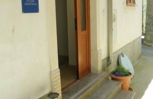 Gornje selo Apartment | Cozy Apartment in Susak with Ocean View & Pet-Friendly