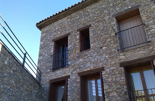 Roda de Isabena Apartment | Pet-Friendly Retreat in the Isábena Valley - Rated 9.6/10