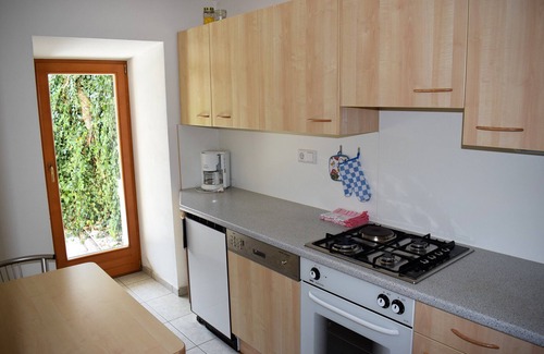 Meiern Apartment | Scenic Apartment in Martell Valley with Ocean View