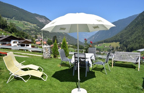 Meiern Apartment | Scenic Apartment in Martell Valley with Ocean View