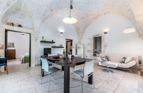 Old Town Cisternino Apartment | Elegant Apartment with Breathtaking Valley Views & Spa