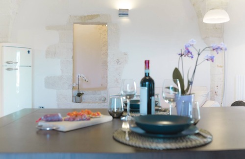 Old Town Cisternino Apartment | Elegant Apartment with Breathtaking Valley Views & Spa