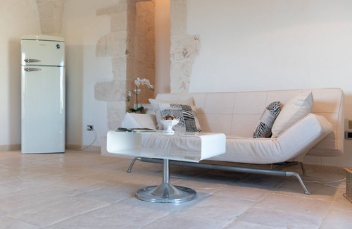 Old Town Cisternino Apartment | Elegant Apartment with Breathtaking Valley Views & Spa