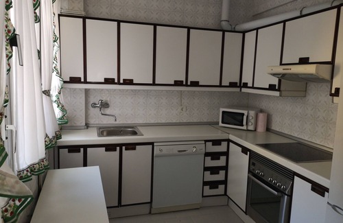 Ezcaray Apartment | Central Ezcaray Apartment with Convenient Parking Access