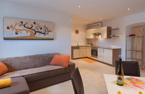 St. Pauls Apartment | Prime Apartment in Central St. Pauls - Appiano with Breakfast