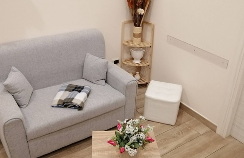 Taranto Bed & Breakfast | Charming Apartment Steps from Taranto's Vibrant Pedestrian Zone