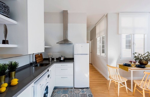 Ensanche Centro Apartment | Central Apartment with Spa & Kitchen - Rated 9.8/10
