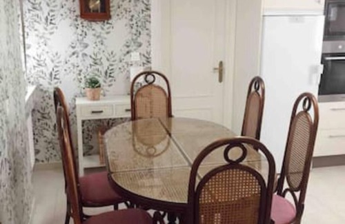 Pravia House | Convenient Apartment in the Heart of Pravia with Amenities