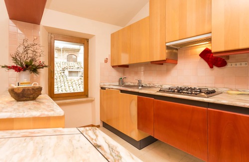 Assisi Apartment | Central Assisi Apartment with Rooftop Terrace & Guest Rated 9.8