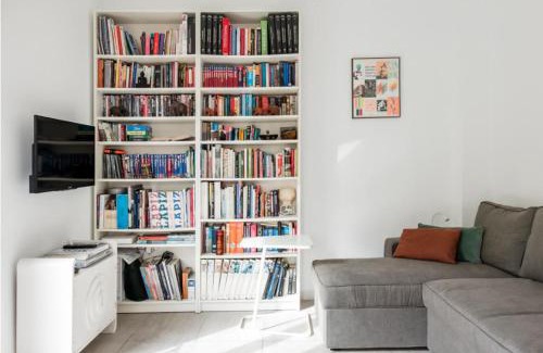 Central District Apartment | Prime Apartment in Granada, Steps from Alhambra & Ocean View