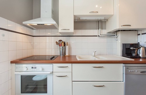 Les Arceaux Apartment | Modern Apartment in City Center with Garage & Spa Access