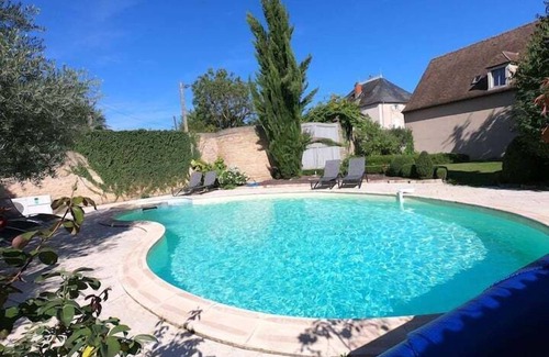 Beaune City Centre Apartment | Central Beaune Apartment with Pool and Ocean Views