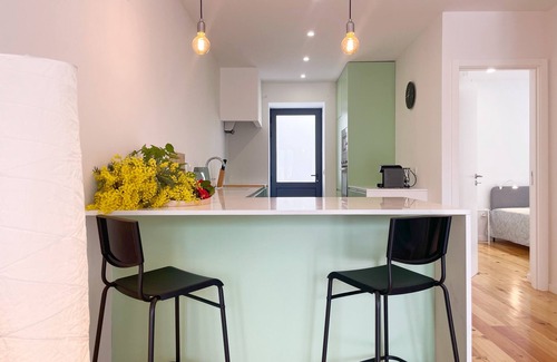 Covilha Apartment | Apartment in the former working-class neighborhood linked to the wool industry. The bright living room and decor featuring burel pieces evoke the city's history. A fully equipped kitchen, two comfortable bedrooms, and ensure an autentic stay.