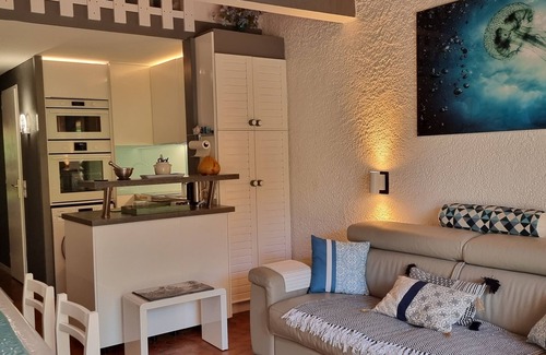 Lacanau-Ocean Cabin | Prime Apartment in Lacanau Ocean with Pool and Spa Access