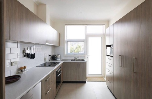 Hobart Central Business District Apartment | Apartment in the Heart of Sandy Bay
