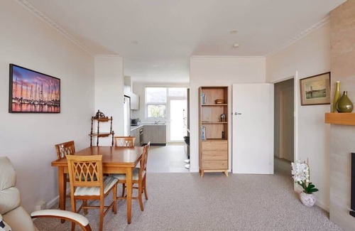 Hobart Central Business District Apartment | Apartment in the Heart of Sandy Bay