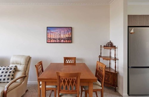 Hobart Central Business District Apartment | Apartment in the Heart of Sandy Bay