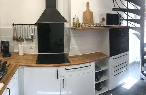 Nimes City Centre Apartment | Ideal Apartment in the Heart of Old Nîmes with Pool Access