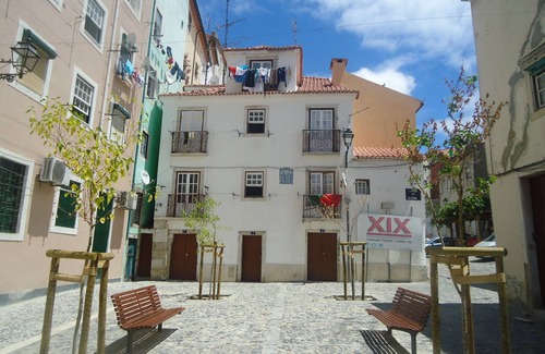Socorro Apartment | Historic Lisbon Apartment with Ocean View and Modern Amenities