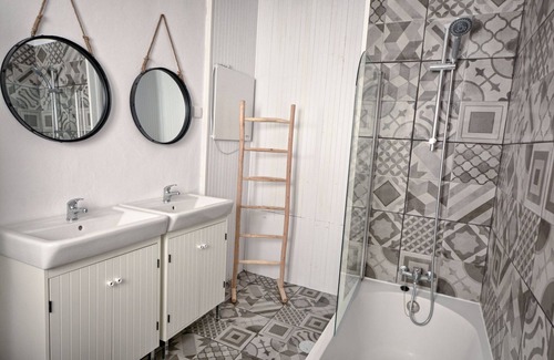 Se Apartment | Historic Faro Apartment with Breakfast & Family Amenities