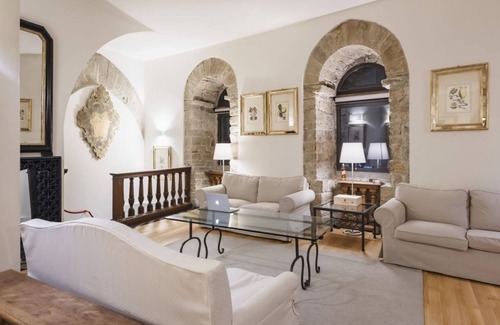 Oltrarno Apartment | Medieval Tower Apartment in Borgo San Jacopo - Rated 9.8