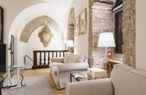 Oltrarno Apartment | Medieval Tower Apartment in Borgo San Jacopo - Rated 9.8