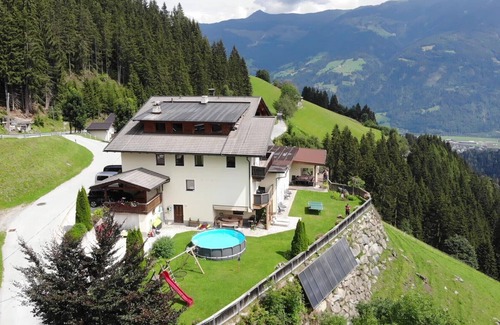 Pankrazberg Apartment | Relaxing Alpine Apartment with Wellness Area and Pool