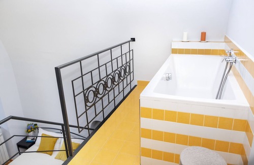 Meta Bed & Breakfast | Tranquil Oceanfront Apartment with Pool and Spa Amenities
