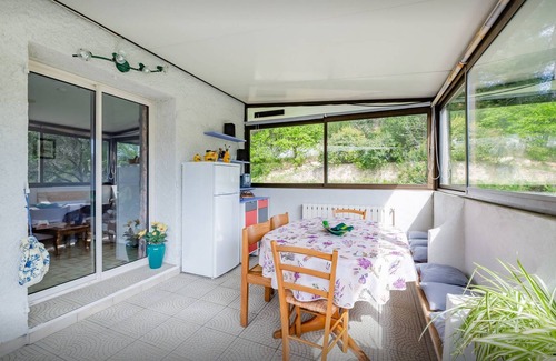 Aubagne Apartment | Cozy Villa Apartment with Pool and Ocean Views, Rated 9/10