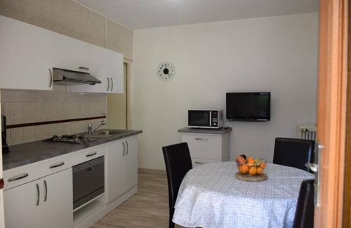 Aix-les-Bains City Center Apartment | Prime Location T1 Bis: Spa, Ocean Views & Private Terrace